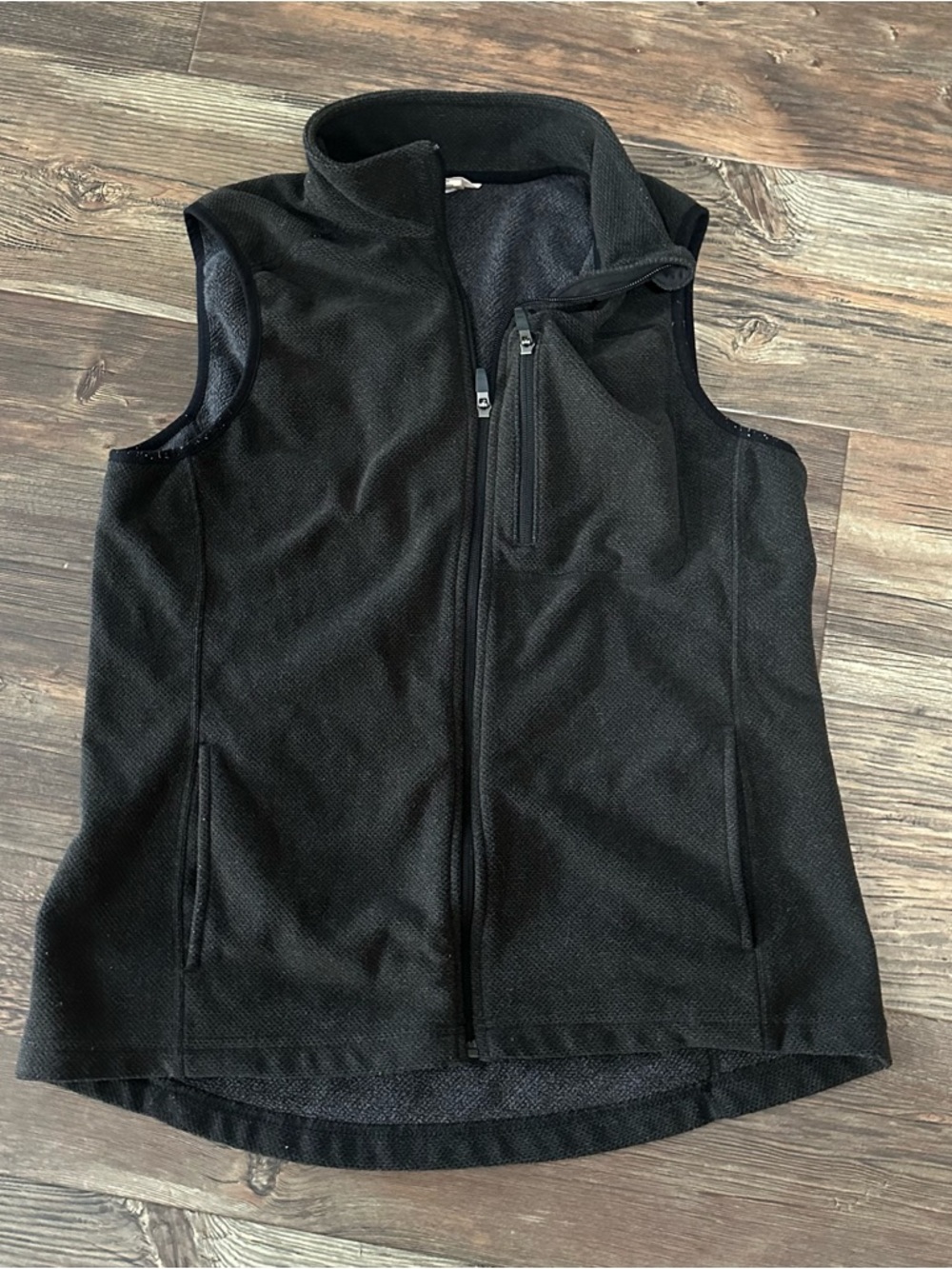 Duluth trading zip up vest women’s M pockets black/dark gray